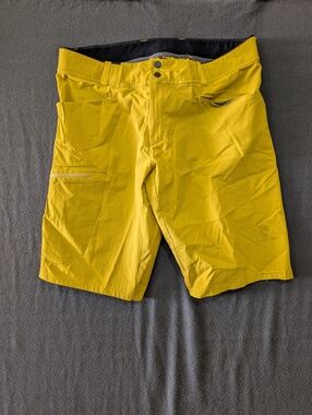 Black Yak Poll Mustard Hiking Shorts - Men's Size Large